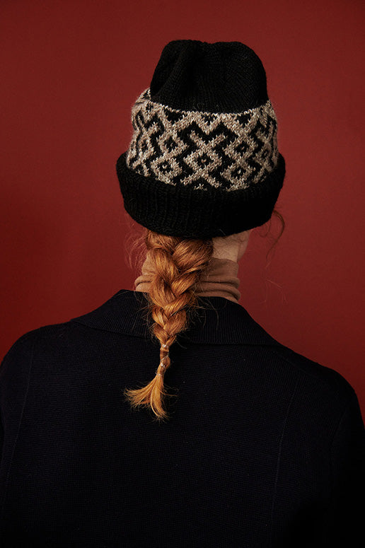 A Knitting Life 2 – Out into the World. Isager