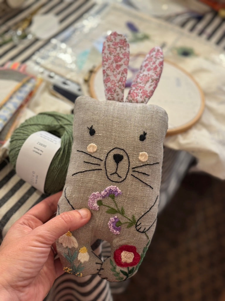 🪡 CLUB DE BORDADO MARZO con Laura @_depicnic_