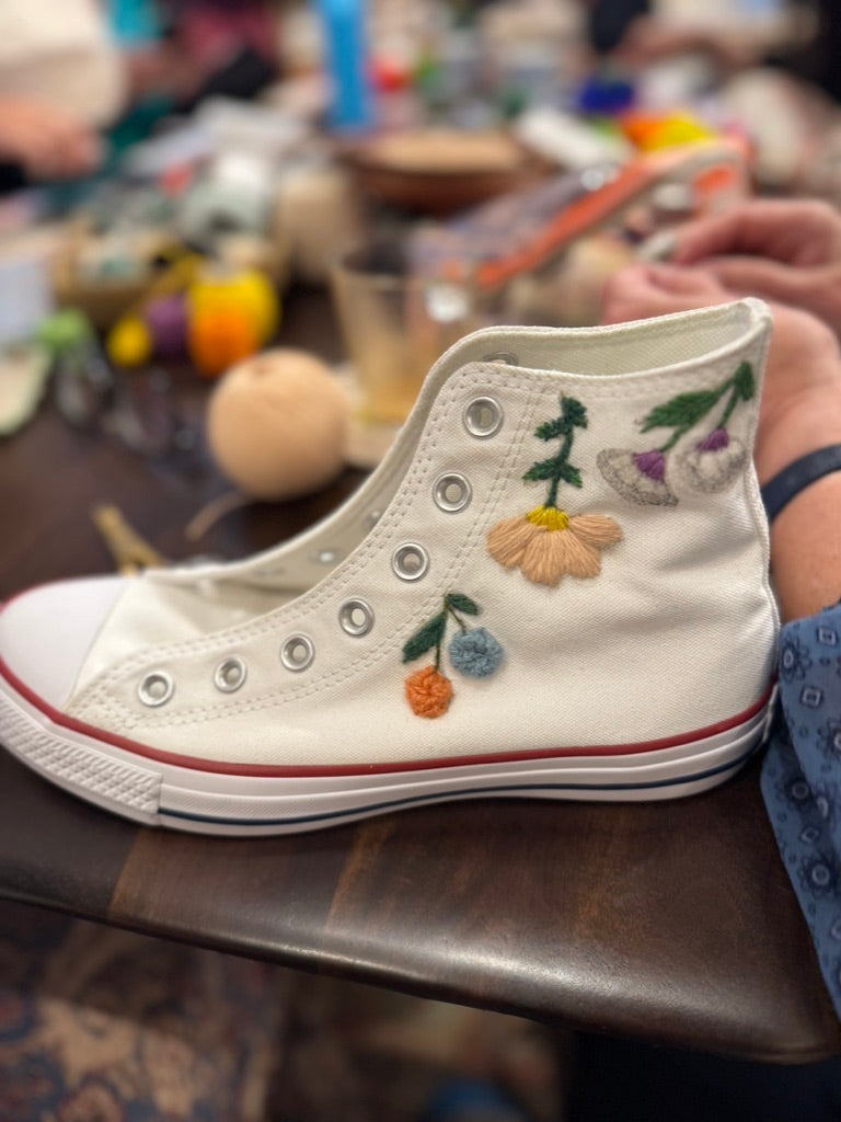 🪡 CLUB DE BORDADO MARZO con Laura @_depicnic_