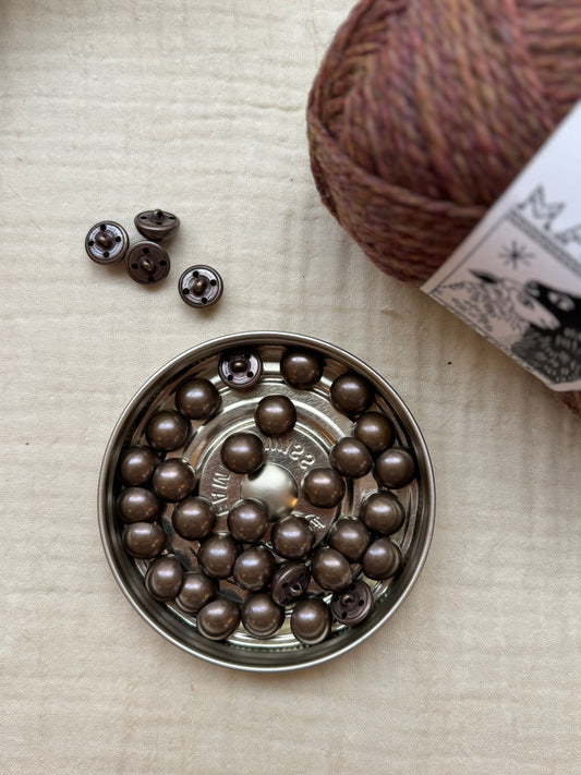 Botones de latón, Rosa Pomar