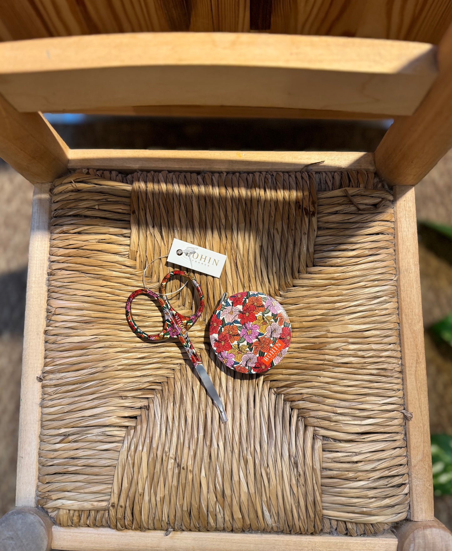 Tijeras bordado estampado floral Bohin