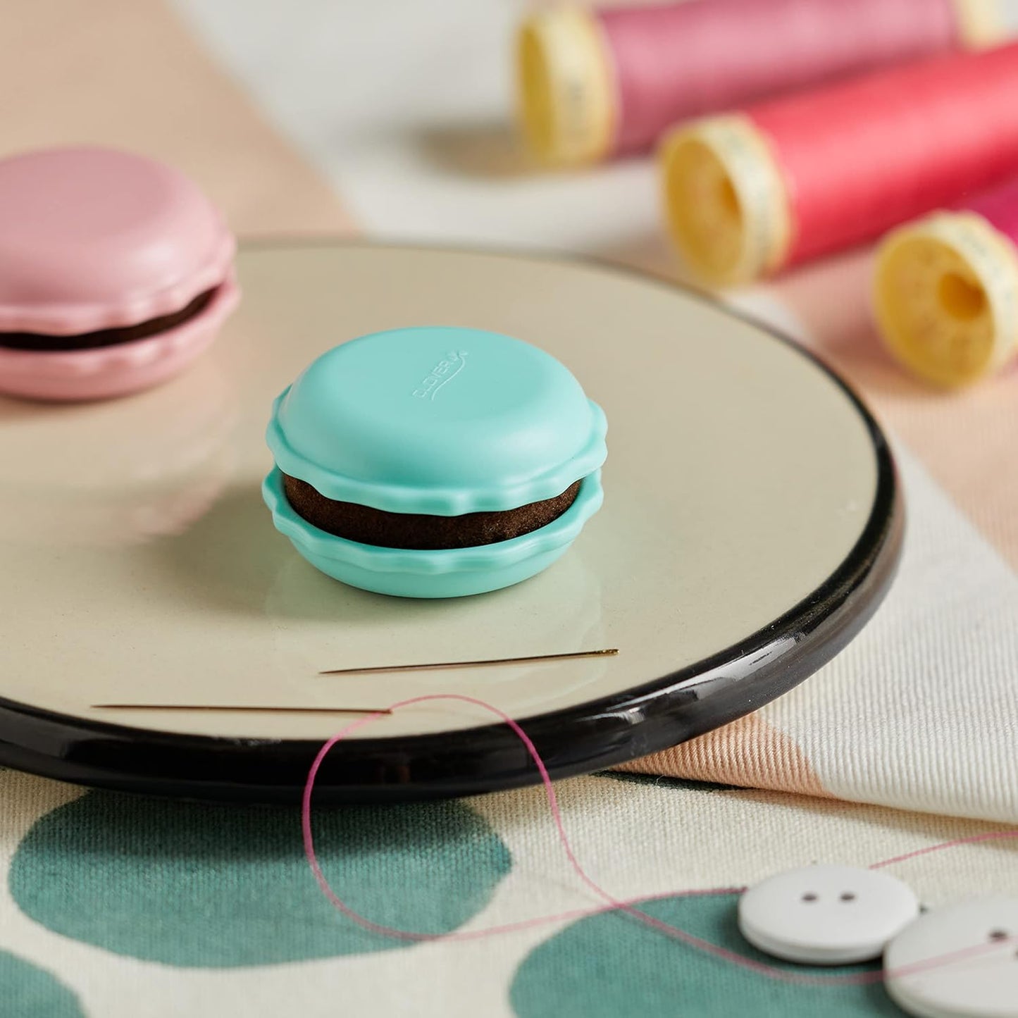 Macaron porta agujas afilador Clover