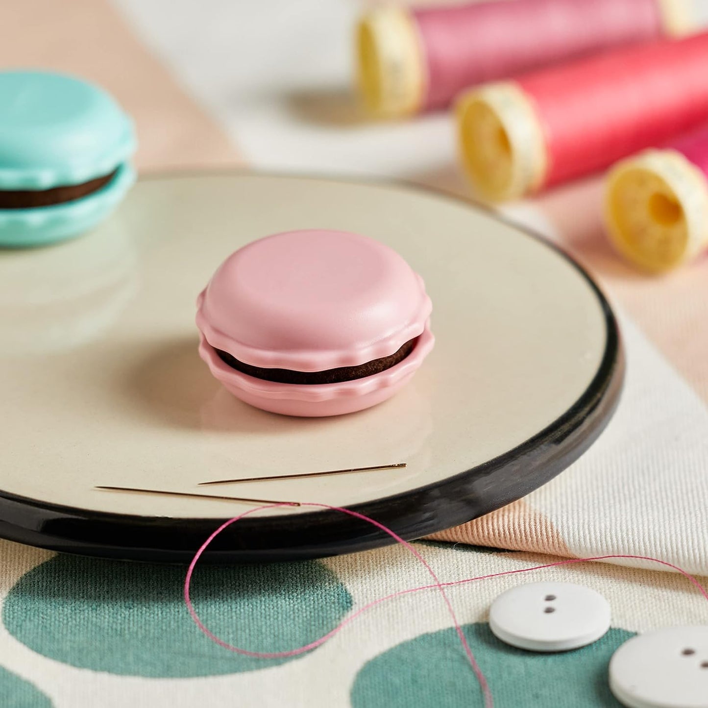 Macaron porta agujas afilador Clover