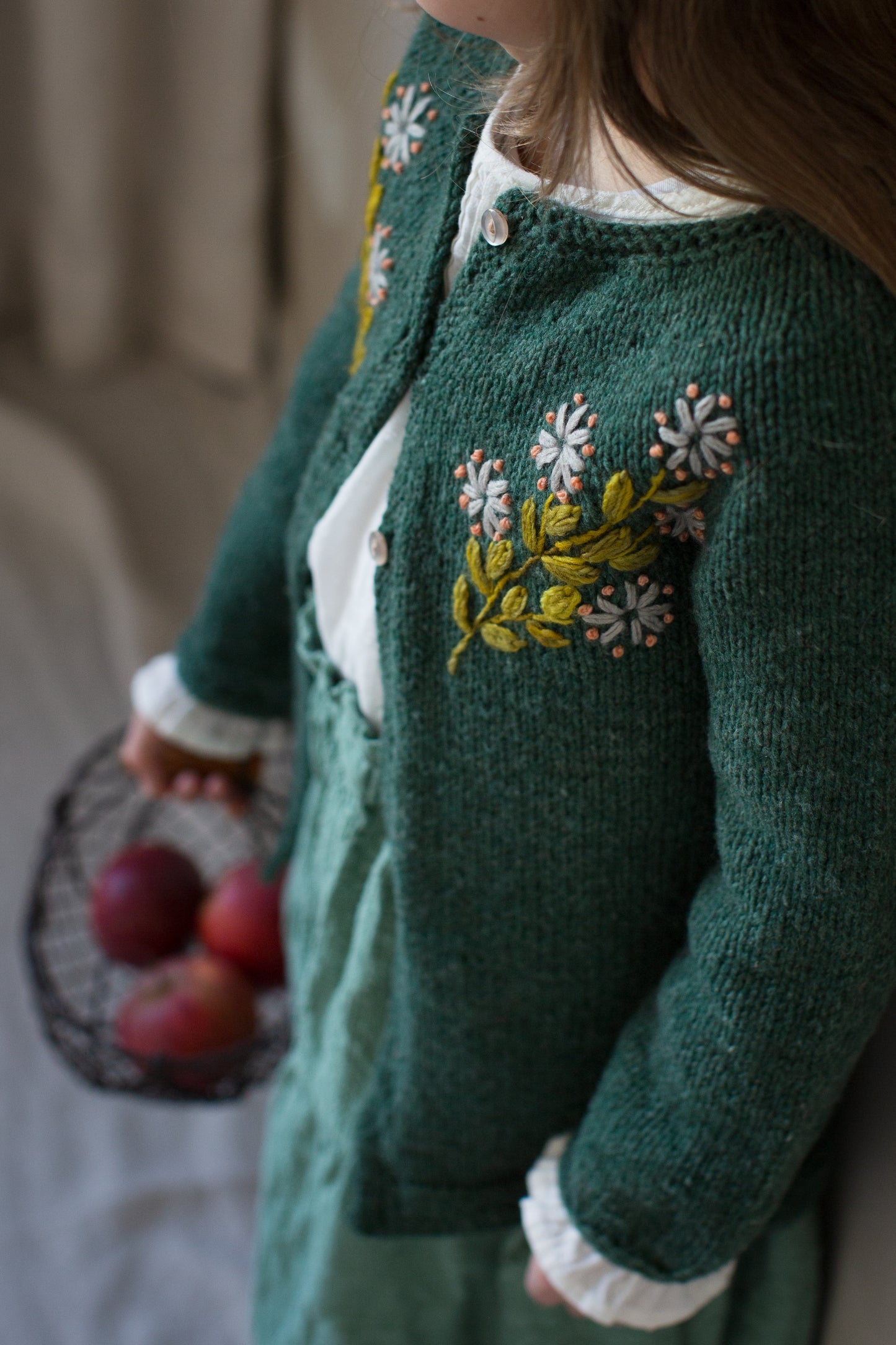 Embroidery On Knits By Judit Gummlich. Laine Publishing.