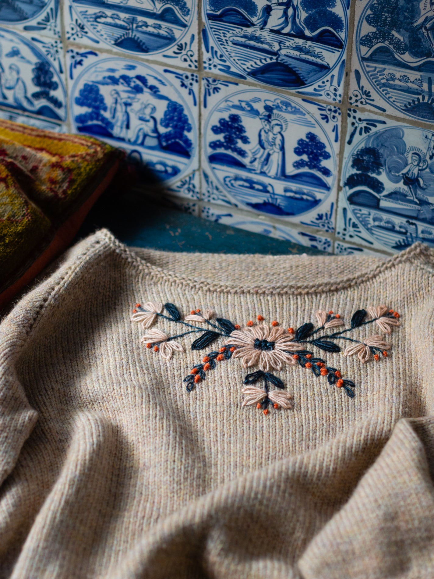 Embroidery On Knits By Judit Gummlich. Laine Publishing.