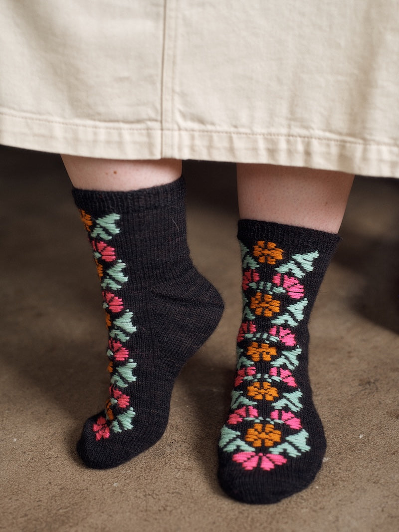 Kindred Knits. Patterns From My Estonian Family Archives. Laine