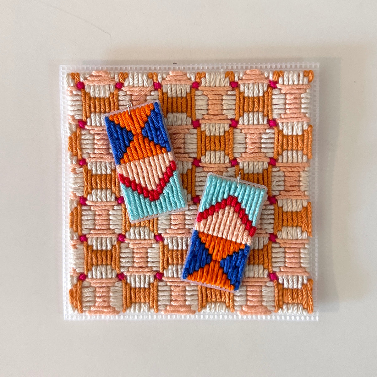 TALLER BORDADO BARGELLO con Chee’ Cultural